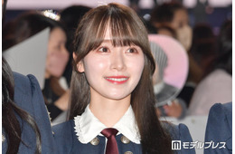 櫻坂46守屋麗奈、ノースリトップスで肌見せ「お姫様みたい」「透明感がすごい」の声