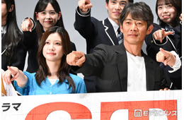 反町隆史・生見愛瑠・生徒キャストら19人「GTO」キャストが豪華集結 ファンとハイタッチで急接近
