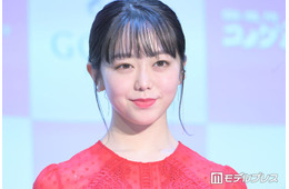 峯岸みなみ、2歳迎えた娘の誕生日祝福ショット公開「大きくなりましたね」「動物いっぱいケーキ可愛い」の声
