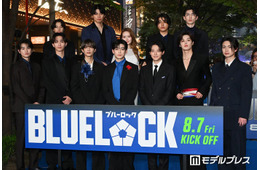 【「ブルーロック」ワールドプレミア】高橋文哉・櫻井海音・高橋恭平らキャスト12人がブルーカーペット集結