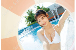 日向坂46藤嶌果歩、浮き輪で遊んでいるカット 1st写真集ポストカード第2弾公開【果実の歩幅】