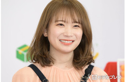 秋元真夏「5年ぶりのボブ」25cmカットした新ヘア公開に絶賛の声「思わず二度見した」「小顔がより際立つ」