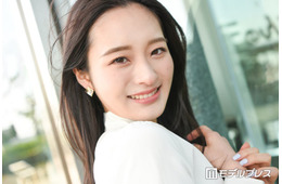 ミス東大・神谷明采、香港でのキャミドレス姿に反響「綺麗すぎる」「夜景にも負けない美しさ」と絶賛の声