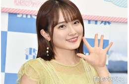 元モー娘。メンバー、スラリ美脚際立つ夏コーデに反響「頭身バランス神」「脚の長さがハンパない」