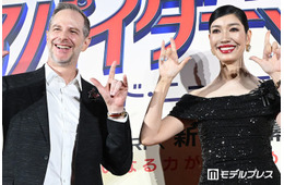 アンミカ、夫とラブラブ“公開のろけ” スパイダー仕様の衣装もアピール「360度スパイダーマンです」