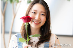 「ガールオアレディ3」小田美夢、背中全開のウエディングドレス姿披露「映画のワンシーンみたい」「スタイル抜群」の声