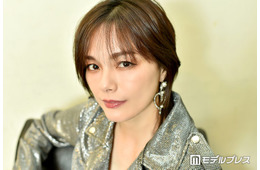 相川七瀬、美脚際立つショーパン×ロングブーツコーデ公開「かっこいい」「スタイル抜群」と絶賛の声