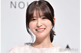 長濱ねる、黒ベアトップから美デコルテ披露「上品で清楚な美しさ」「スタイル抜群で憧れる」と反響
