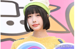あの、スラリ美脚際立つミニ丈衣装ショット公開「二度見するスタイルの良さ」「完璧な着こなし」と反響