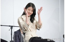 IU、タンクトップ姿公開「綺麗すぎる」「スタイル抜群」の声