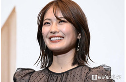 元乃木坂46清宮レイ、タンクトップでムーミンバレーパーク満喫「ピンクヘア素敵」「透明美肌」