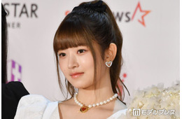 IVEレイ、美肌輝くノースリーブ姿公開に反響「透明感凄いです」「お美しい」