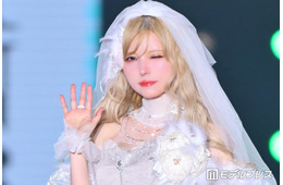 益若つばさ、美脚のぞく白ドレスで堂々ランウェイ「リアルお人形さん」「さすがのオーラ」【関コレ2026A/W】