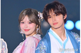 「今日好き」今井暖大＆おさき、姉弟仲良く背中合わせで密着「織姫と彦星みたい」「リンクコーデかわいい」【関コレ2026A/W】