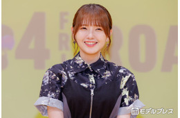 鬼頭明里、美脚スラリのショーパンコーデ披露「脚綺麗」「ふんわりした雰囲気が似合ってる」の声
