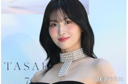 TWICEモモ、へそ出しデニムパーカーから引き締まった美ウエスト披露「腹筋が綺麗すぎる」「クールビューティー」