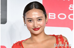 “驚異の10頭身”モデル・香川沙耶、若かりし頃の母親顔出し公開「遺伝子最強」「瓜二つすぎる」の声