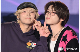 DXTEEN大久保波留＆田中笑太郎、あざとい“ほっぺツン”で沸かす トレンド感溢れるY2Kコーデ【TGC松山2026】