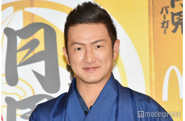 中村獅童「6ヶ月→8歳8ヶ月」長男・陽喜を“高い高い”する姿に反響「成長がエモい」「大きくなりましたね」