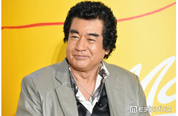 藤岡弘、「愛車のキャンピングカーで」子供達4人とのアウトドアショット公開「スタイルも顔も最強」「美男美女揃い」と反響