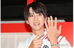 はじめしゃちょー、テレビ前でバスケ観戦する7ヶ月娘の姿公開「成長してる」「おもちゃ片手に一生懸命で愛おしい」