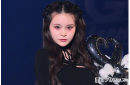 登録者数80万人超YouTuber、美脚際立つミニ丈コーデ公開 島根旅行ショットに「脚長すぎ」「頭身バグってる」の声
