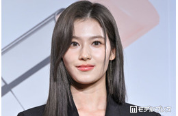 TWICEサナ、美デコルテ輝くノースリーブ姿に反響相次ぐ「圧倒的美」「透明感がすごい」