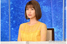 新妻聖子、胸元ざっくりドレス姿公開「映えてる」「圧倒的なオーラ」の声