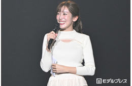 元NHK中川安奈アナ、美ボディライン際立つノースリタイトワンピ姿に絶賛の声「上品な美しさ」「大人の女性の雰囲気が素敵」