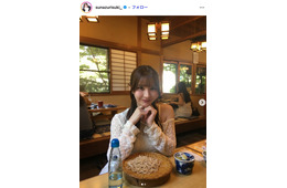 仮面高校生の妹で話題・すなずりかりん、グッズ装備のミニスカコーデでアイドルライブ鑑賞「スタイルがレベチ」「脚長い」と反響