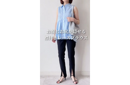 涼しげなブルー×細身の黒パンツ。上品さとカジュアル感の良バランススタイル【40代の毎日コーデ】