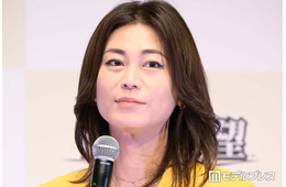 氷川きよし、美脚際立つ膝上ショーパンコーデ 麻布十番街中ショットに反響「脚長くて綺麗すぎる」「変装なしでいるのビックリ」