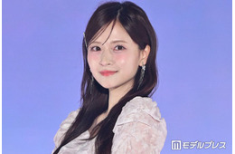 乃木坂46金川紗耶、美ウエストちらりのユニフォーム姿公開「お母さんと観戦素敵」「天使にも程がある」と反響