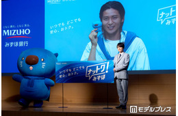Snow Man目黒蓮、カナダからリモートで会見出席 クールな長髪×お気に入りキャラとの“おそろいコーデ”披露