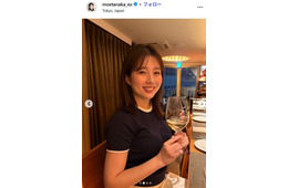 テレ朝・田中萌アナ、ノースリワンピ衣装ショットに反響「大人っぽくて素敵」「健康的でスタイル抜群」