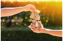 「自然にお金がたまる人」は腰を曲げない？言われてみればその通りの小さな習慣（前編）
