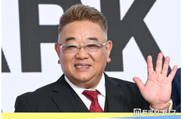 “脳梗塞で休養中”伊達みきお、デニム姿の近影公開で「もしかして退院した？」「復帰楽しみ」と話題