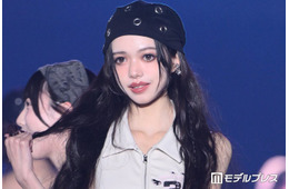 MORE STAR中山こはく、圧巻スタイル際立つミニ丈衣装姿 クールな笑みにキュン【IDOL RUNWAY COLLECTION 2026A/W】