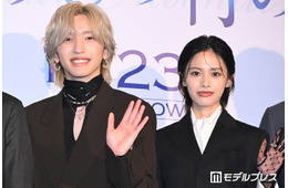 なにわ男子・道枝駿佑、王子役との違いは「恋愛手練れなところ」安斉星来とうるわしい“W王子”スタイリングで登場【うるわしの宵の月】