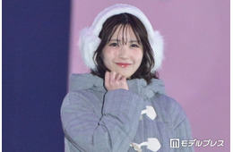 乃木坂46筒井あやめ、イヤーマフ×レッグウォーマーの冬コーデ 愛らしい笑顔に「冬の妖精みたい」「天使すぎる」の声【ガルアワ2026A/W】