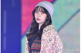 元櫻坂46小林由依、柄カーデ・ハーフパンツ・ニット帽…個性派コーデに反響「着こなせるのさすが」「ギャップがすごい」【ガルアワ2026A/W】