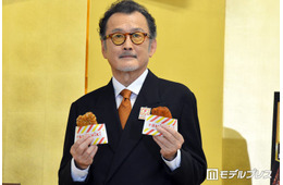 吉田鋼太郎、ファミチキ20周年“成人式”で祝辞 自身出演の新CMに「いい芝居する」と自画自賛