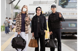 Mrs. GREEN APPLE、高松空港に到着 約3年ぶりアリーナツアー直前のイメチェン姿をキャッチ