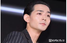 「VIVANT」新庄役・竜星涼、パリ凱旋門降臨「オーラがすごい」「スタイル良すぎて脚が収まってない」の声