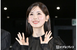 乃木坂46筒井あやめ、ミニスカ×カラータイツのレトロコーデ「着こなせるのすごい」「スタイル抜群」の声