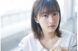 フジ原田葵アナ、ノースリーブ姿の爽やか牧場コーデ披露「華奢でスタイル抜群」「透明感がすごい」と反響