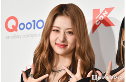 LE SSERAFIMユンジン、美スタイル際立つタイトミニワンピ姿に絶賛の声「ボディラインが綺麗すぎる」「女神」