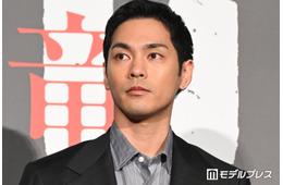 柳楽優弥、デビュー当初に目指していた“意外な道”明かす「審査結果が1年くらい遅れまして」【RYUJI 竜二】
