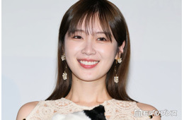 元乃木坂46高山一実、美脚際立つミニスカコーデの駅ショットに反響「スタイルの良さが引き立ってる」「ホームに普通にいるのびっくり」