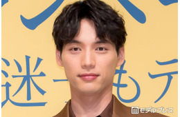 「ハイド＆シーク」福士蒼汰、肉体美際立つシャツはだけショット公開「彫刻みたい」「鍛え上げられてる」と反響